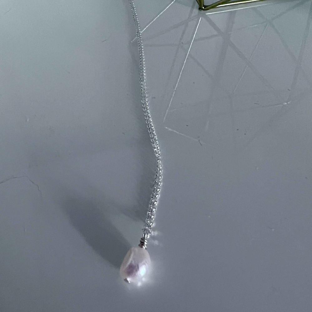 Fresh water Pearl necklace on an 18 inch silver chain